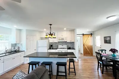 Image de Parkside Cottage w/ Patio/Bbq - 20 min to beach