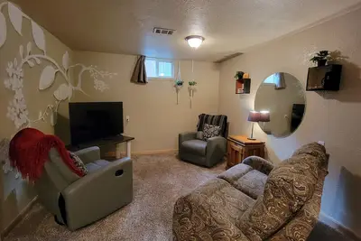 Image de Garden level, artistic 2 bd apt close to everything!