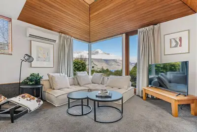 Image de Sunshine Bay Lake Views