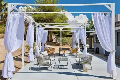 Image de Desert Dream Oasis - King Suite, Cabana, Hot Tub, Fire Pit, Bbq, Disney+