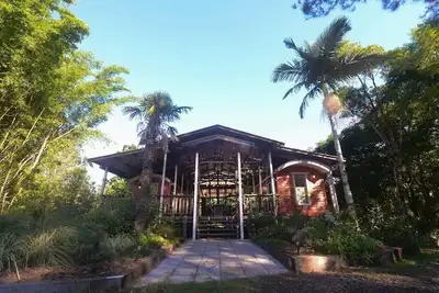 Image de Unique hideaway train carriages experience.