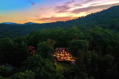 Image de Lake Blue Ridge cabin! Kayaks, Hot Tub, Mountain Views, Fenced yard, Paved roads