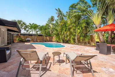 Image de Will's off Wilton Dr - 2 bed/1 bath plus Den w/ Heated Pool