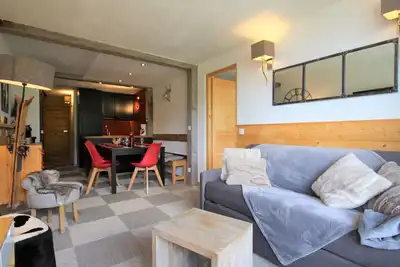 Image de Appartement rénové · Ski aux pieds · 7 personnes · 3 Tv · Balcon · Wi-Fi