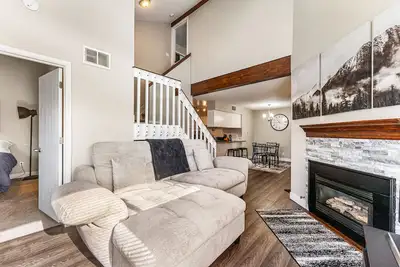 Image de Perfect Location! Private Condo Near Sloan's Lake