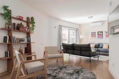 Image de Fliphaus + SohoGlam 'B' - 2 Bd with Balcony