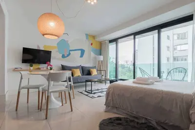 Image de Fliphaus + Armenia 2400 'A' - Lux Loft Mansion Botanico