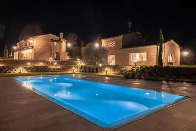 Image de Villa \"Villa Superior Fonte Ripa\" avec terrasses privées, piscine partagée et Wi-Fi.