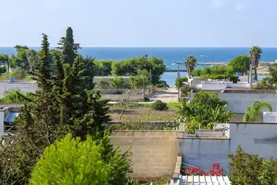 Image de Logement de vacances \"Villa Grecale\" avec jardin et distance de marche de la mer.