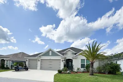 Image de Villages, 3bed- 2. 5ba waterfrnt+ golf cart- all bedrooms have king beds!