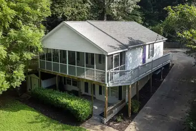 Image de New! Lakehouse Retreat near Clemson