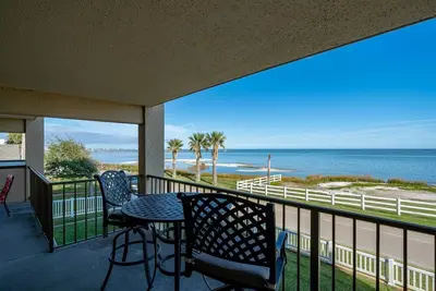 Image de Modern condo, private balcony + bay views! | Monthly rentals only!