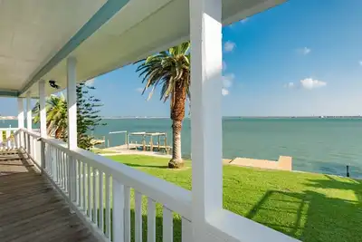 Image de Salt Lake Lodge | Water Views + Lighted Dock!