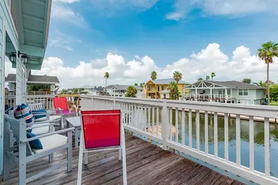 Image de Sandy Oasis | Pet Friendly, Waterfront, Boat Dock!