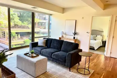 Image de Luxury Condo with amenities across from Fashion Square Mall!