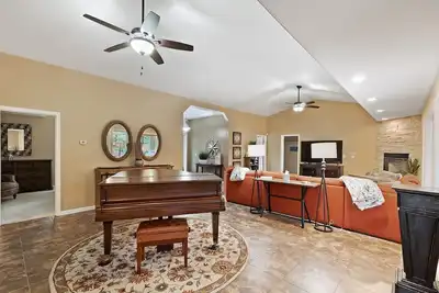 Image de Luxury Villa with King Beds, Game Room, Sleeps 11