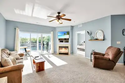 Image de Seascape Dream: Relax @ Spacious Lakefront 3 Bdrm!