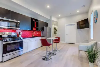Image de Luxury Designer Theme 2br Apt near Nyc \/ thePATH