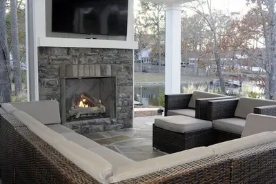 Image de The Port Side Cottage at Cottage Cove on Lake Oconee is Just Perfect!