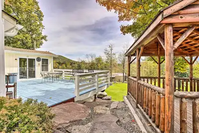 Image de Jewett Gem w/ Charcoal Grill & Mountain Views