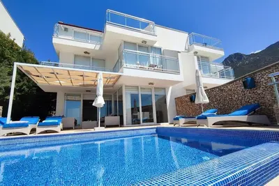 Image de Villa with pool - centrally located