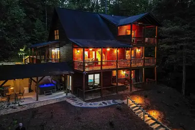 Image de Grand Slam Riverhouse - Dog Friendly, Hot Tub, Game Room/Minimum Age Requirement