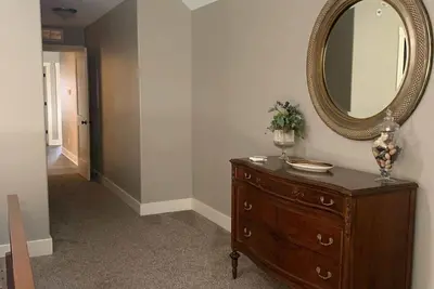 Image de Modern 3-bedroom condo with gas fireplace