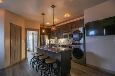 Image de Heart Trail Lookout Unit 2 Brand New 2024 Hot Tub and “The Griz” Cold Plunge!