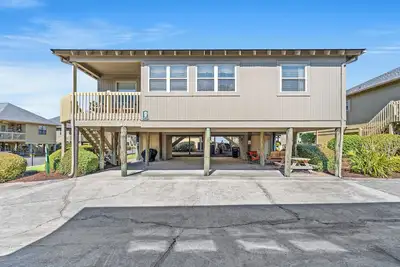 4 Bedroom Cottage with a short walk to the Beach