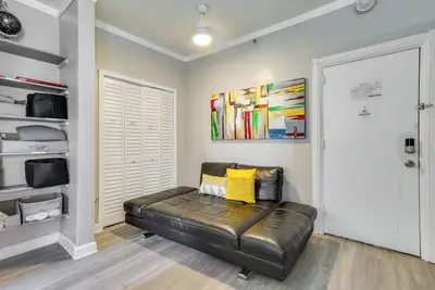 Image de Sunny Miami Beach Condo Steps to Boardwalk!