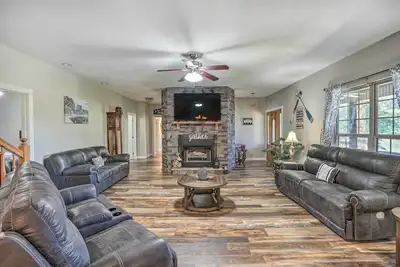 Image de Fish, Kayak & More: Lakefront Georgia Home