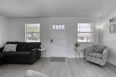 Image de Coquina Cabana with fenced yard and adorable decor