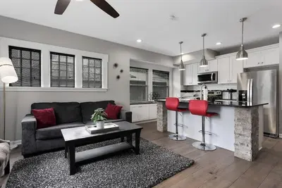 Image de Bright & Roomy 2br | 1st Floor Retreat | #65