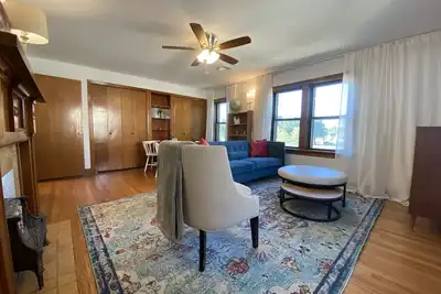 Image de Newly remodeled 2 Bed/ 1 Bath Upstairs Unit in Historic Home