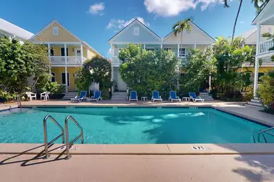 Image de Breezy Retreat - New Listing - 2/2 Windward Park - Pool, close to Duval