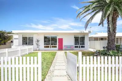 Image de The Lazy Palm Beach Shack with Modern Touches