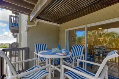 Image de Fully Renovated! - Steps from the Beach 2 bedroom/2 bath Oceanview Condo