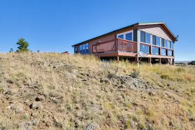 Image de Tranquil Cabin Getaway w/ Panoramic Mtn View!