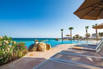 Image de Once in a Lifetime Vacation in a Luxurious Ocean Front Penthouse!