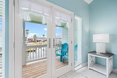 Image de Coastal Bliss | Private Boat Slip + Pool Access!