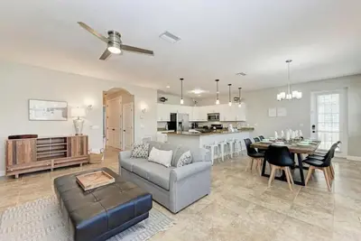 Image de Spacious Family Friendly Condo with Pool & Walk to Beach