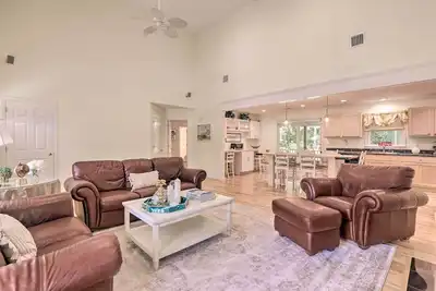 Image de Classy Getaway w\/ Deck & Yard < 1 Mi to Beach