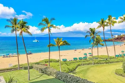 Image de World famous beach with Black Rock views, great snorkeling, dining & shops # 412