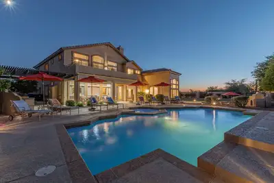 Image de Lux Near Golf, Trails: Pvt Pool/Spa, Wood Fp, Game Tbls, TVs All BRs, Ev Charger