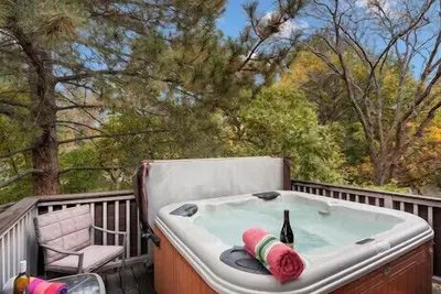 Image de Cheerful & Cozy Canyon Racquet Condo w/hot tub near Canyons, resorts 4 bd 3 bath