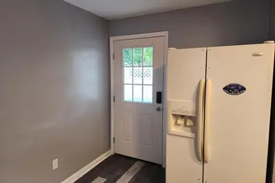 Image de Comfy family home. It can be your home away from home.