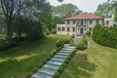 Image de Beautiful home near Ocean Beach Park.