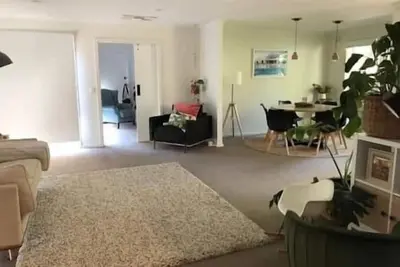 Image de Peninsula beachside 4-bd + cinema  & work station