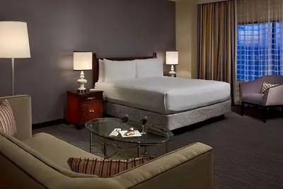Image de Comfort and Convenience! Accessible and stylish unit awaits for your stay