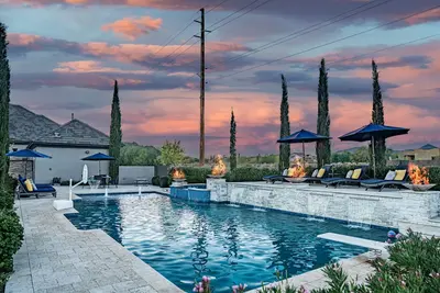 Image de Experience Stress-Free Living in Mesa's Custom Retreat